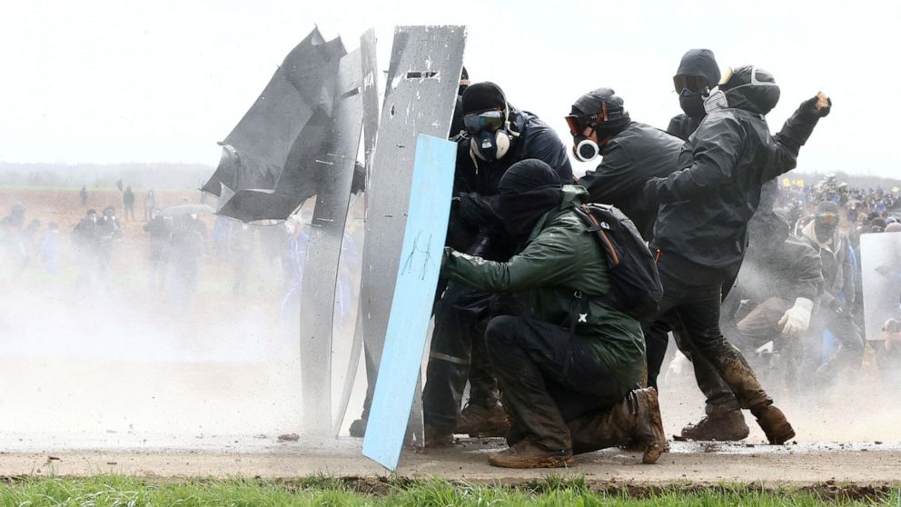 Anti-Reservoir Protest Turns Violent as French Police Clash with Demonstrators