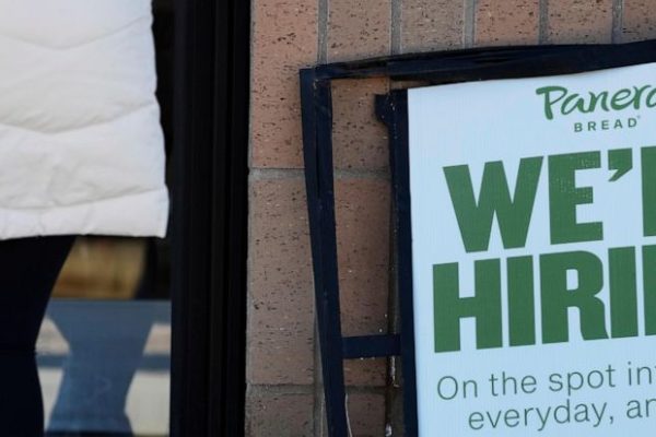 Labor Market Remains Tight as US Jobless Claims Slightly Decrease