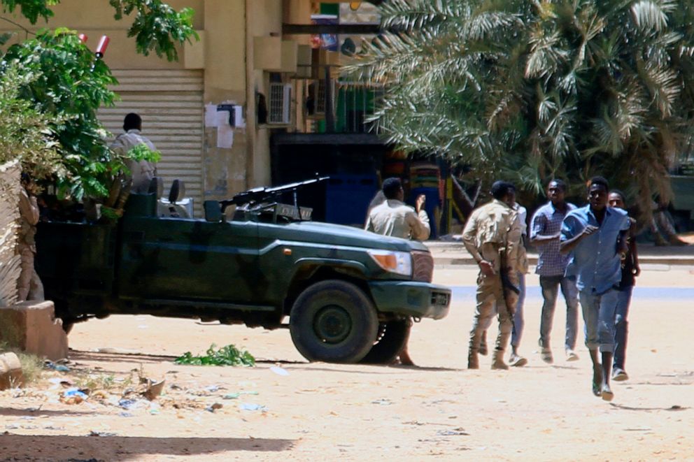 Sudanese Army and Paramilitary Forces Engage in Clashes in Khartoum
