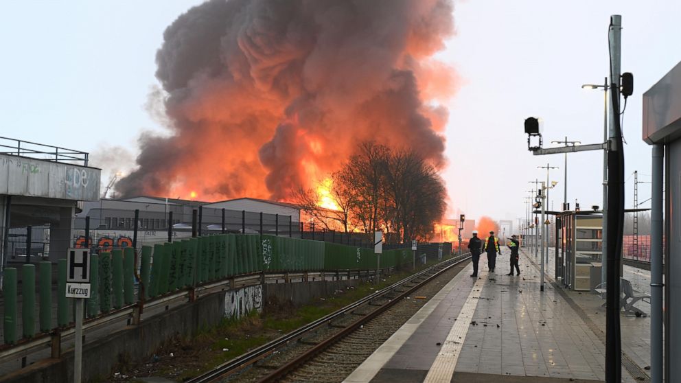 Trains Halted and Warning Issued as Smoke from Hamburg Fire Causes Disruption in Germany