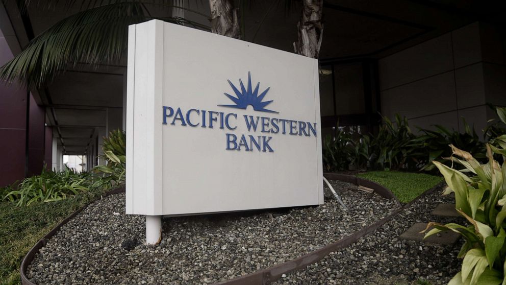 Bank's 9% Deposit Loss Causes Significant Drop in PacWest Shares