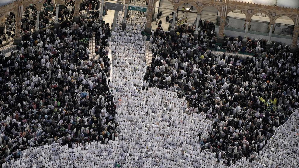 Annual Hajj Pilgrimage in Saudi Arabia Attracts Nearly 1.5 Million