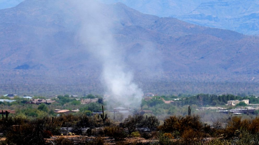 "Brush Fire Containment at 30% as More Than 1,000 Evacuees Return to Arizona Homes"
