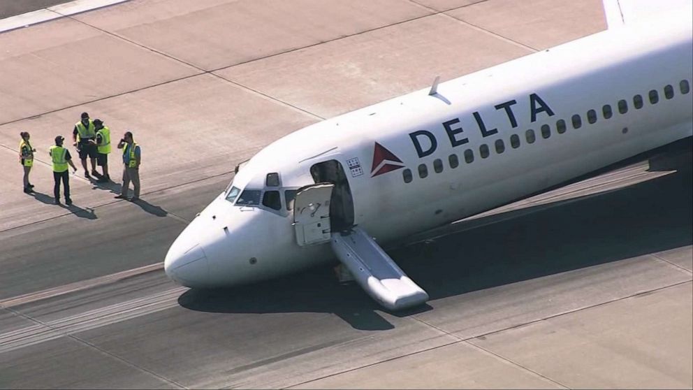 Delta flight successfully lands at Charlotte airport despite front landing gear malfunction