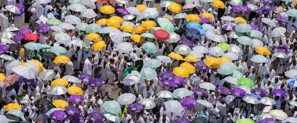 Muslims Endure Extreme Heat During Hajj Pilgrimage to Perform Stone Casting Ritual