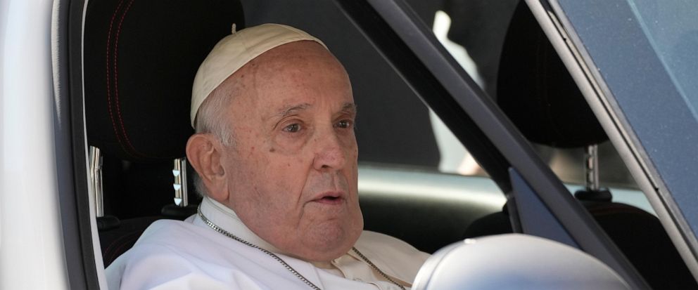 Pope Experiences Shortness of Breath and Lingering Anesthesia Effects 2 Weeks After Surgery