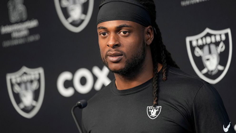 Raiders' Davante Adams cleared of assault charge after pushing photographer