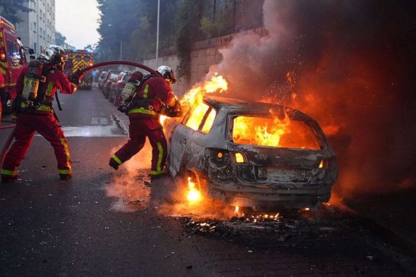 Violent Unrest Erupts in Paris Suburb Following Teenager's Death during Police Traffic Stop