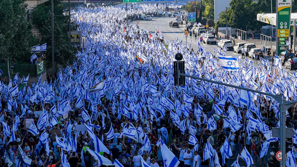 Former Israeli officials plead with Netanyahu to stop legislation overhaul as thousands march on Jerusalem