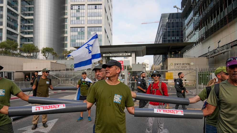 Israeli Protesters Stage 'Day of Disruption' to Oppose Netanyahu's Judicial Overhaul Plan, Blocking Highways