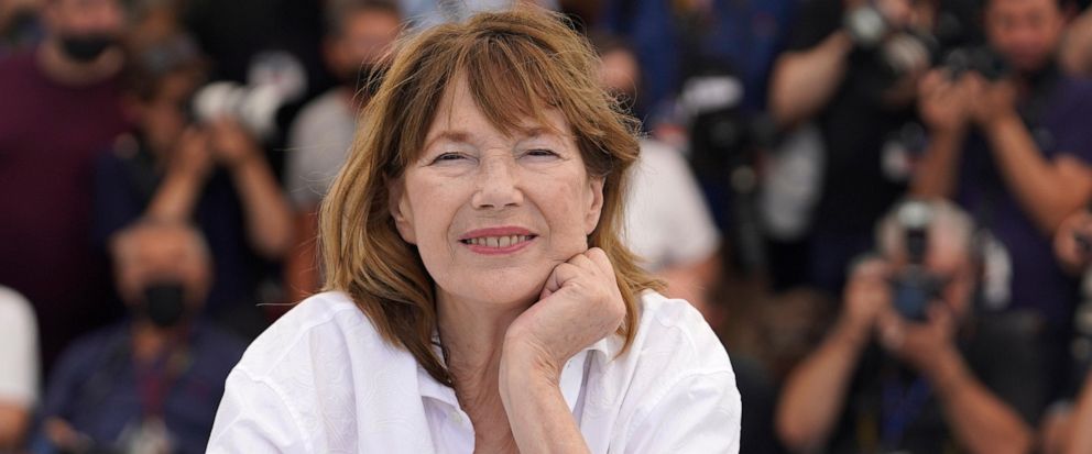 Jane Birkin, renowned actress, singer, and style icon, passes away at the age of 76 in Paris