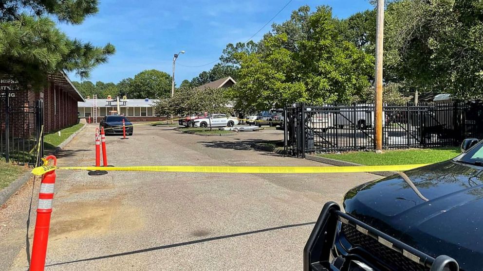 Police officers shoot and apprehend suspect who opened fire outside Memphis Hebrew school