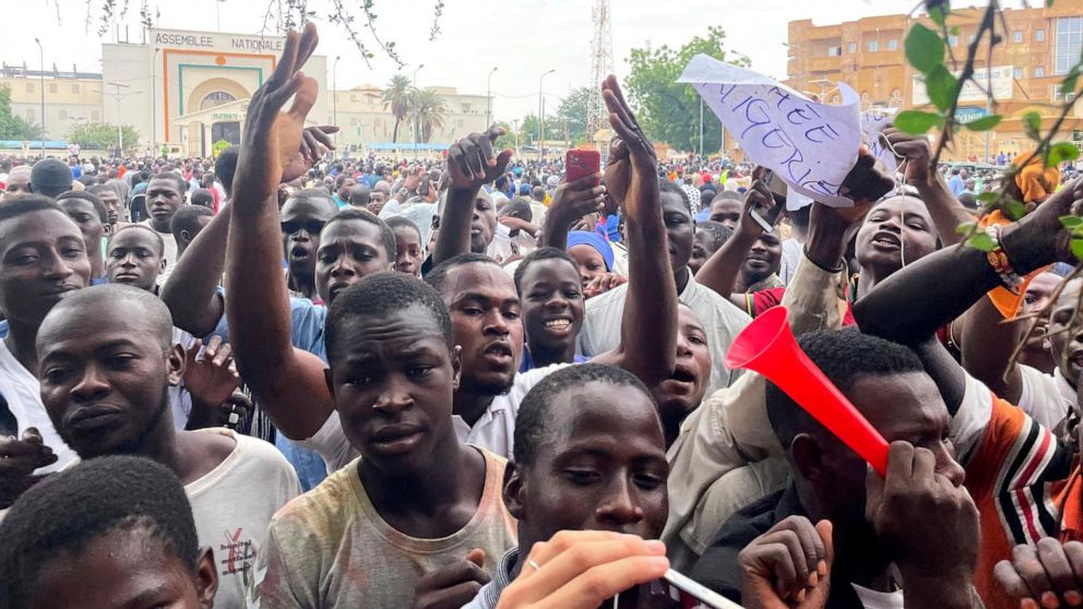 Protesters Brandishing Russian Flags March Through Niger's Capital, Leading to Attack on French Embassy