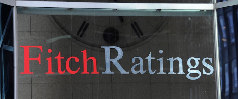 Fitch Lowers US Credit Rating Due to Increasing Debt and Political Divisions