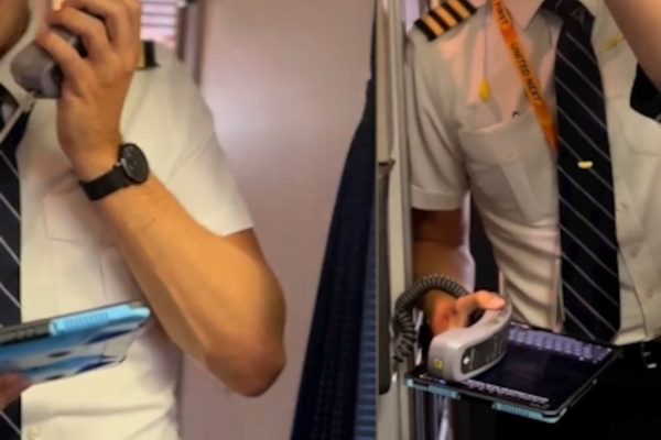 Pilot Expresses Gratitude to Flight Attendant Mother on Their First Flight Together