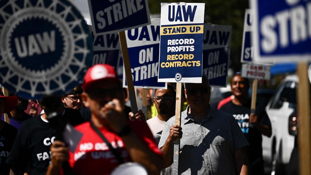 Anticipated Announcement: UAW to Reveal Additional Strike Targets during Ongoing Negotiations with General Motors, Ford, Stellantis
