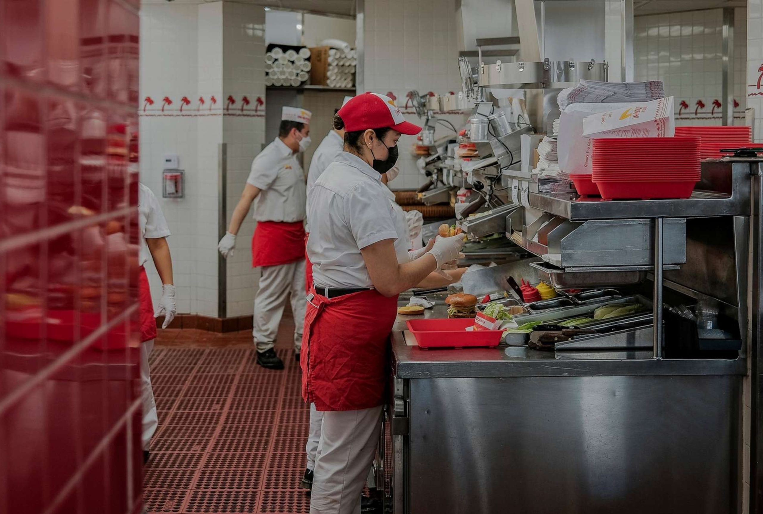California fast-food workers to receive $20 per hour by 2024
