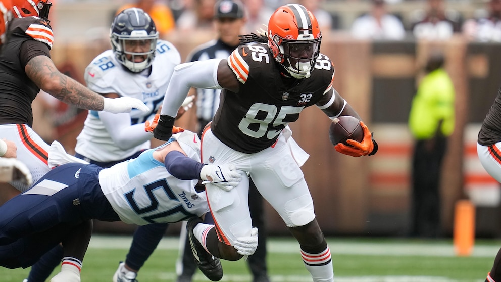 Cleveland Browns tight end David Njoku sustains facial and arm burns in home accident involving fire pit