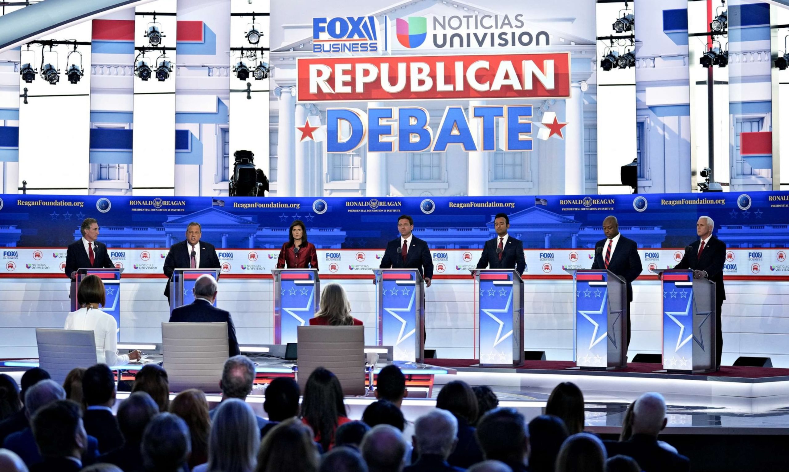 Examining the Noteworthy Moments of the Republican Debate: Insights on Drapes and China