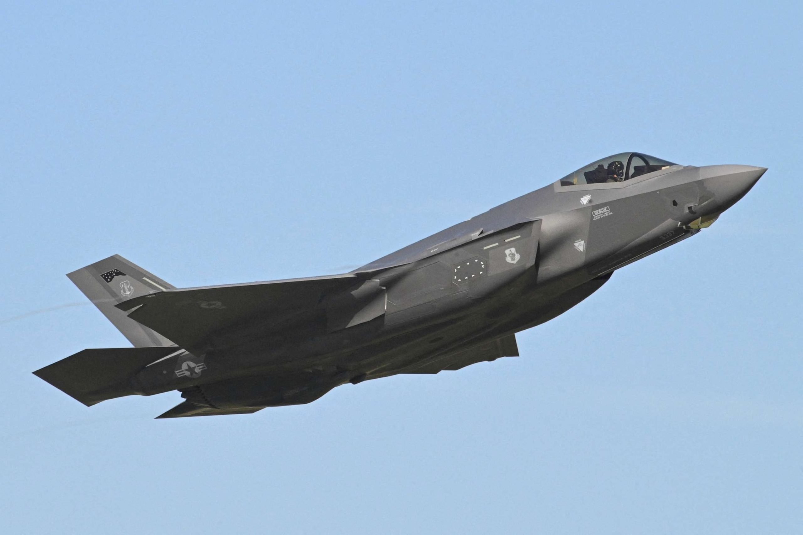 Officials discover debris field during search for missing F-35 in South Carolina