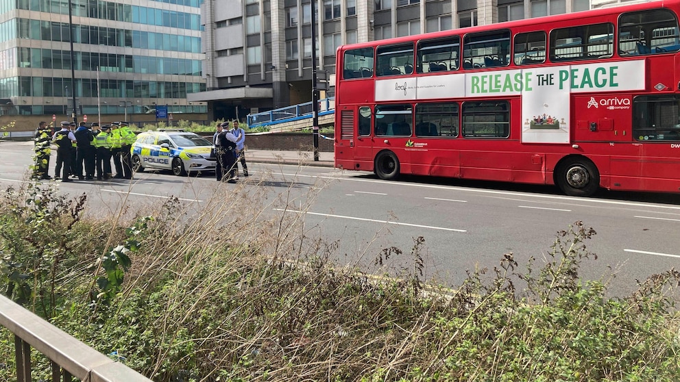 Tragic Incident in South London: 15-Year-Old Girl Fatally Stabbed