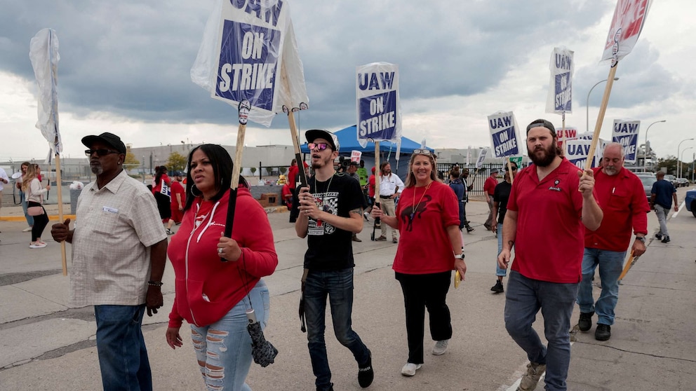 UAW President Establishes Friday Deadline for Additional Strike Action Unless 'Significant Progress' Achieved