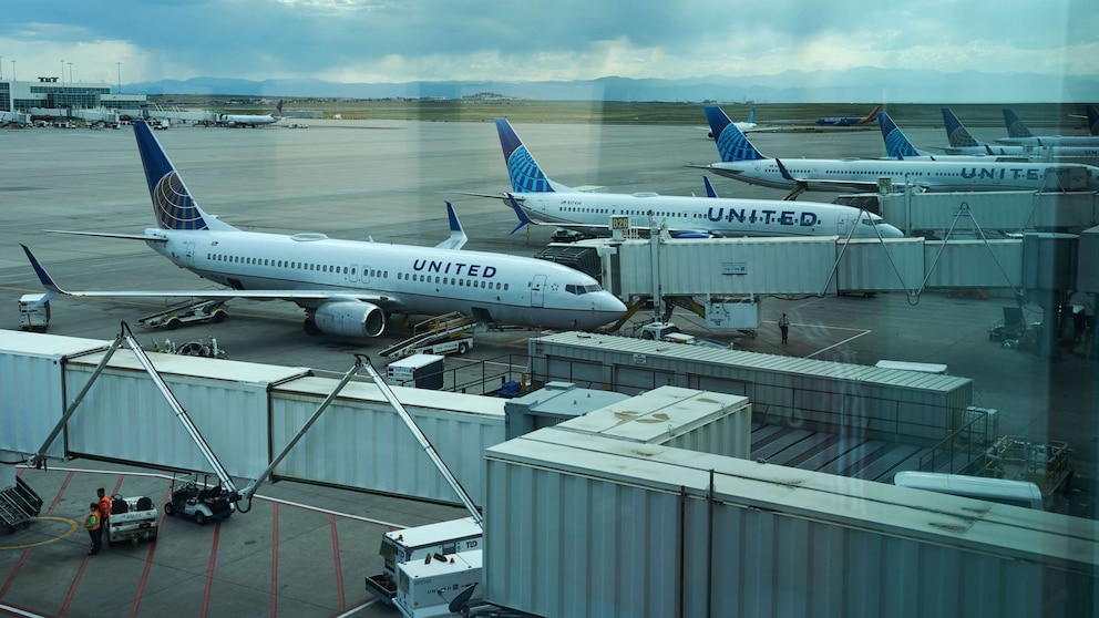 United Airlines resumes flights after nationwide ground stop