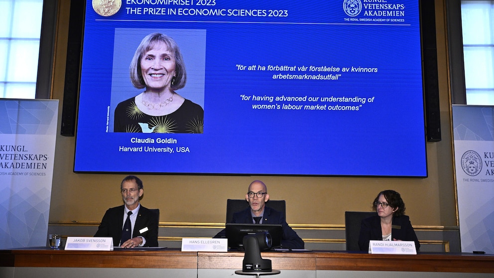 Professor awarded Nobel economics prize for groundbreaking research on women's labor market outcomes