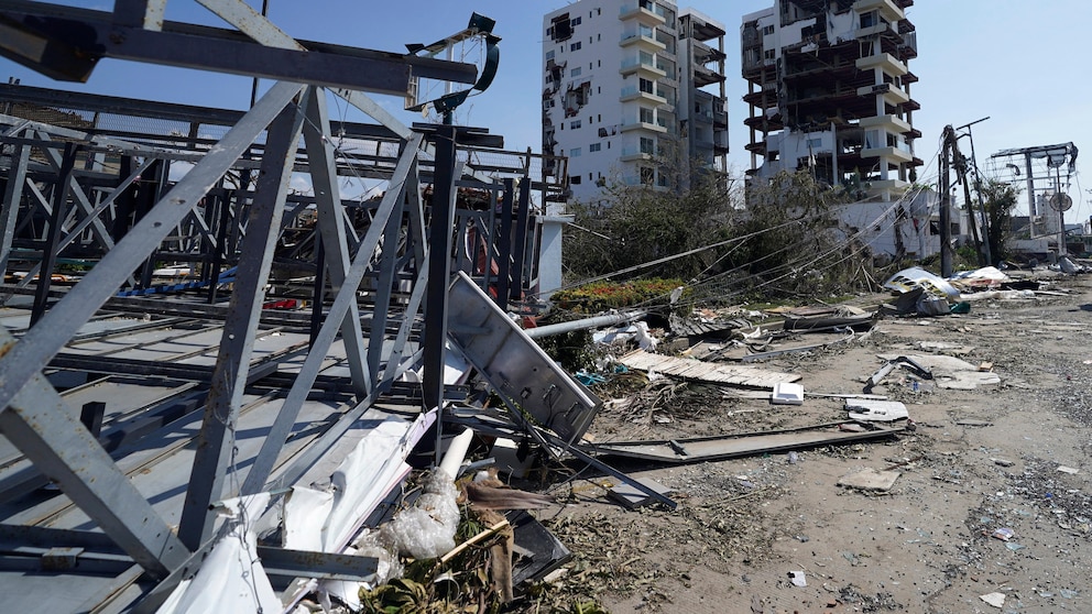 Residents of Acapulco take matters into their own hands as aid remains absent