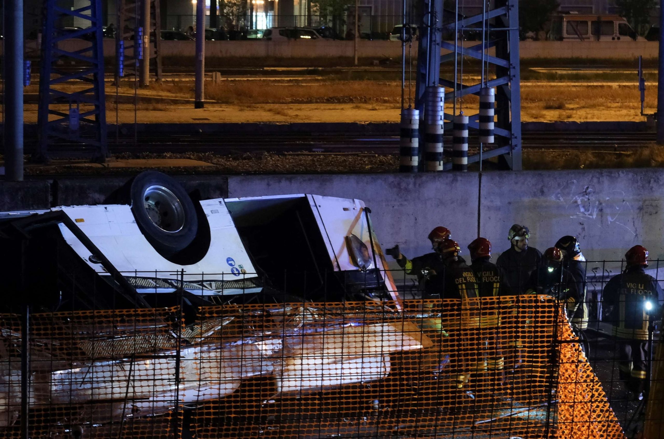 Tragic Incident near Venice, Italy: Bus Plunges off Overpass, Resulting in 21 Fatalities and 18 Injuries
