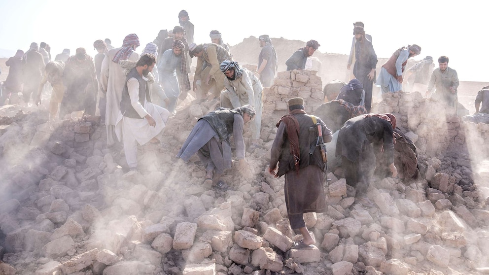 Western Afghanistan struck by powerful earthquake