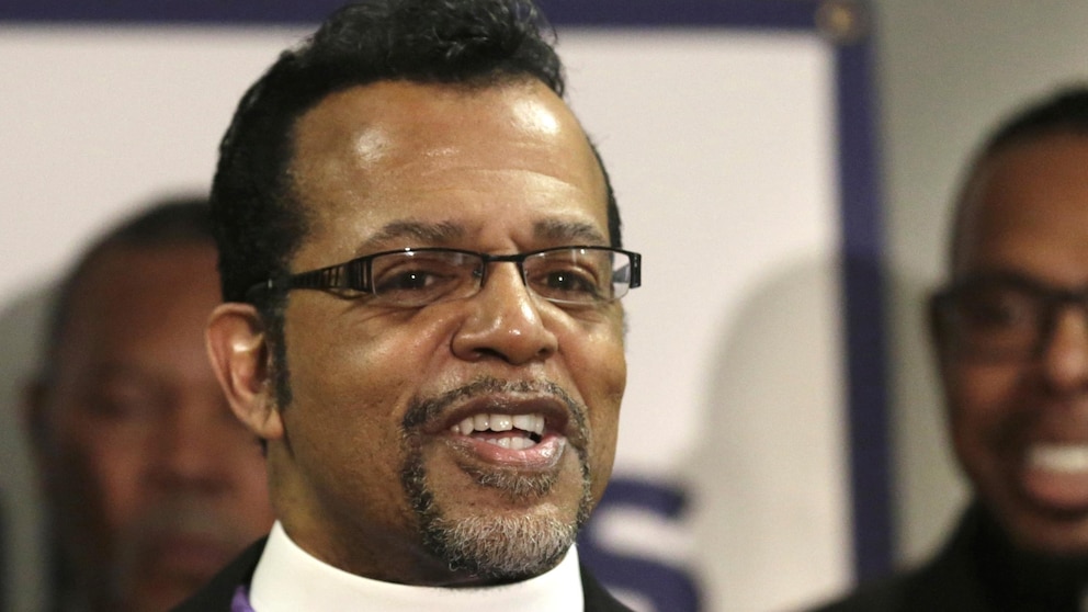 Death of Carlton Pearson, Founder of Influential Megachurch Who Rejected the Concept of Hell, at the Age of 70