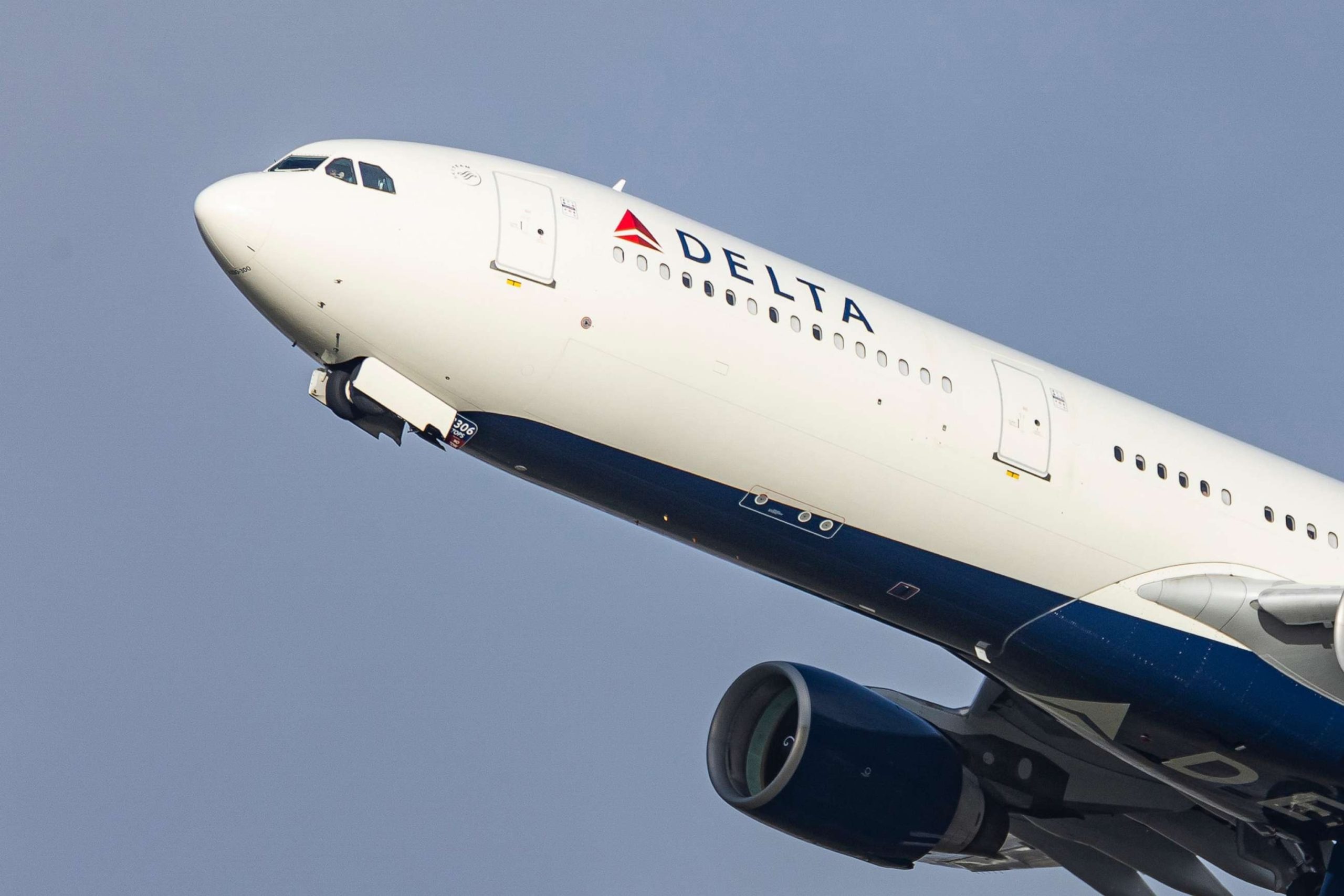 Indictment of Former Delta Pilot for Allegedly Threatening Co-Pilot with Gun During Flight