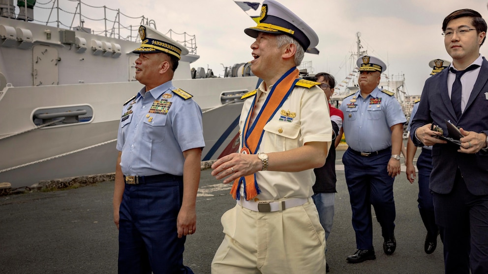 Japanese Prime Minister tours Philippine patrol ship to strengthen alliances amidst maritime tensions