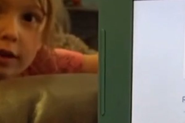 Little girl's reaction to mom's spelling explanation is absolutely hilarious