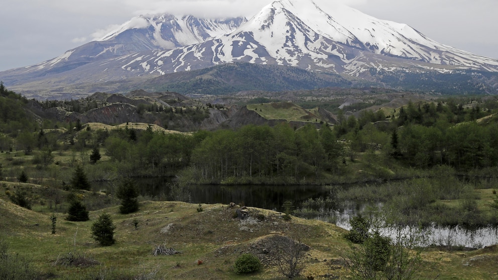 Over 400 Earthquakes Recorded at Mount St. Helens since Mid-July