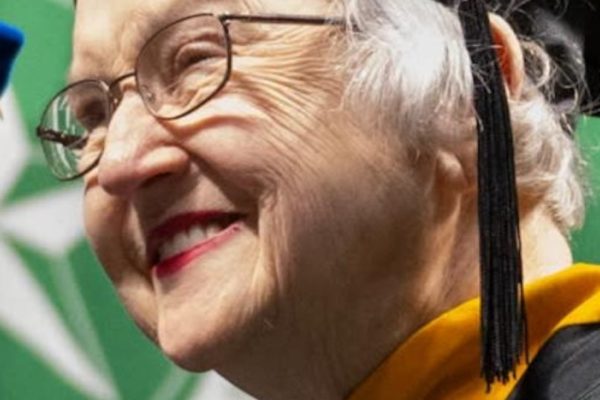 90-year-old woman becomes oldest graduate to earn master's degree at UNT