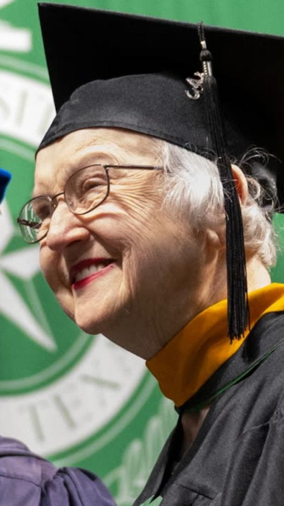 90-year-old woman becomes oldest graduate to earn master's degree at UNT