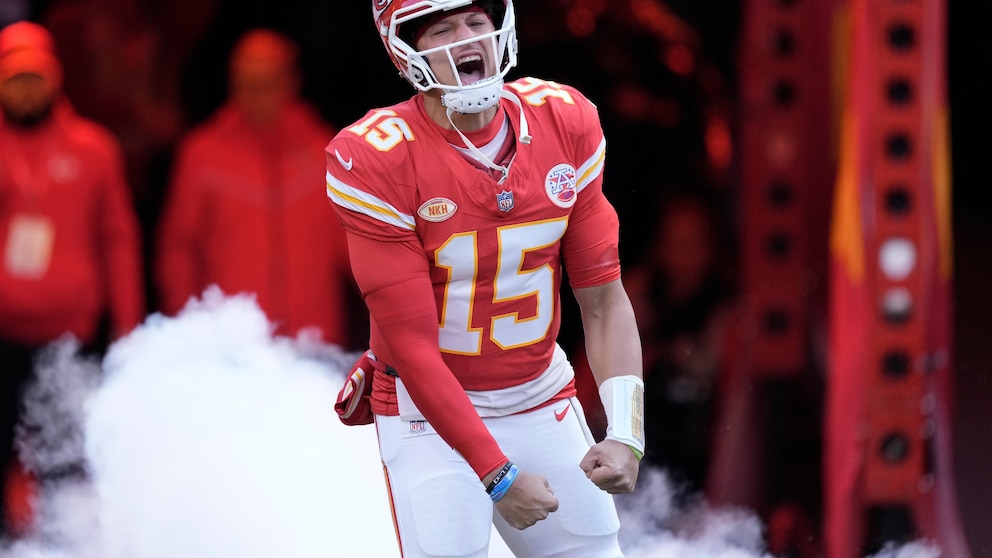 Andy Reid and Patrick Mahomes face $150,000 in fines for their criticism of officials, according to AP source