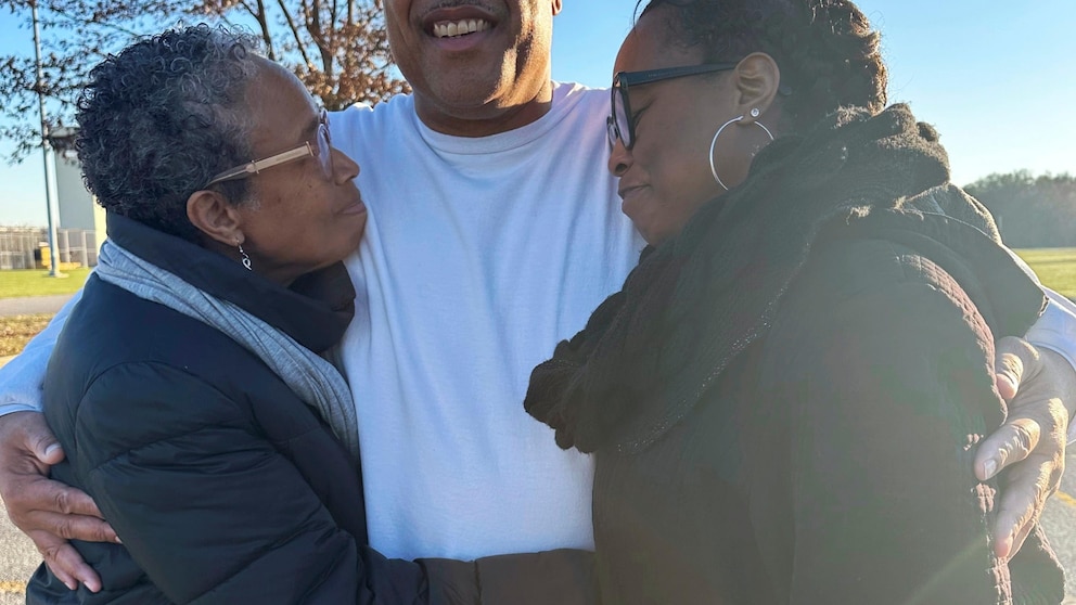 Chicago Man Wrongfully Imprisoned for 35 Years Has Murder Conviction Vacated by Judge