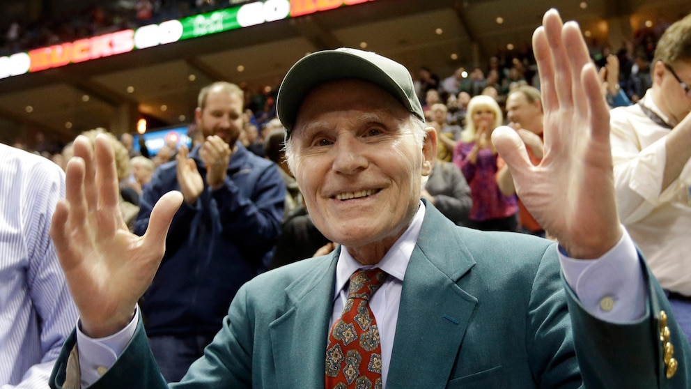 Former US Senator and Milwaukee Bucks Owner Herb Kohl Passes Away at Age 88