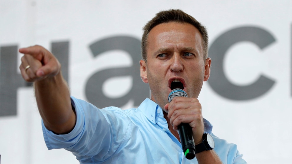 Location of Imprisoned Russian Opposition Leader Navalny Revealed: He is Currently Held in a Penal Colony