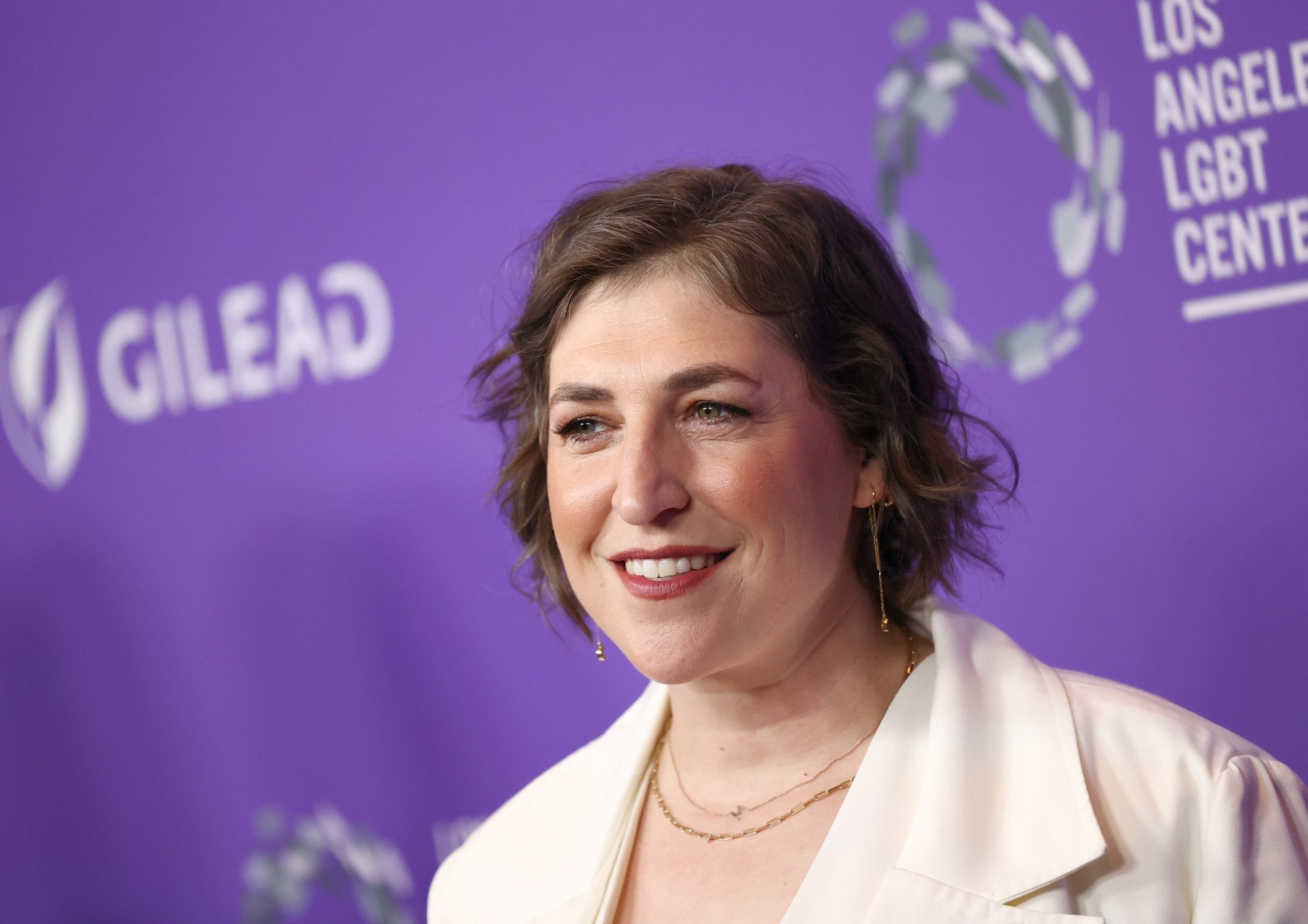 Mayim Bialik announces her departure as 'Jeopardy!' host