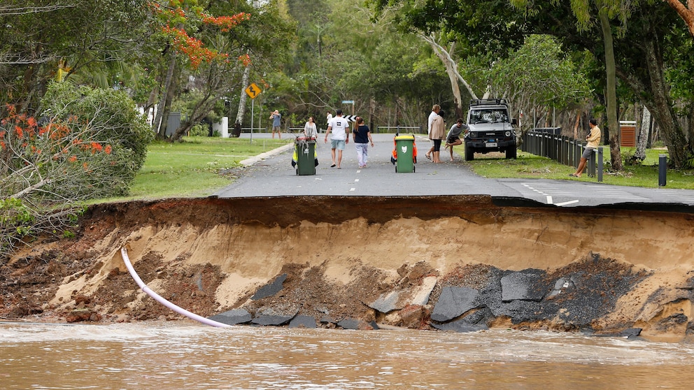 Over 300 individuals successfully rescued from floodwaters in northeast Australia