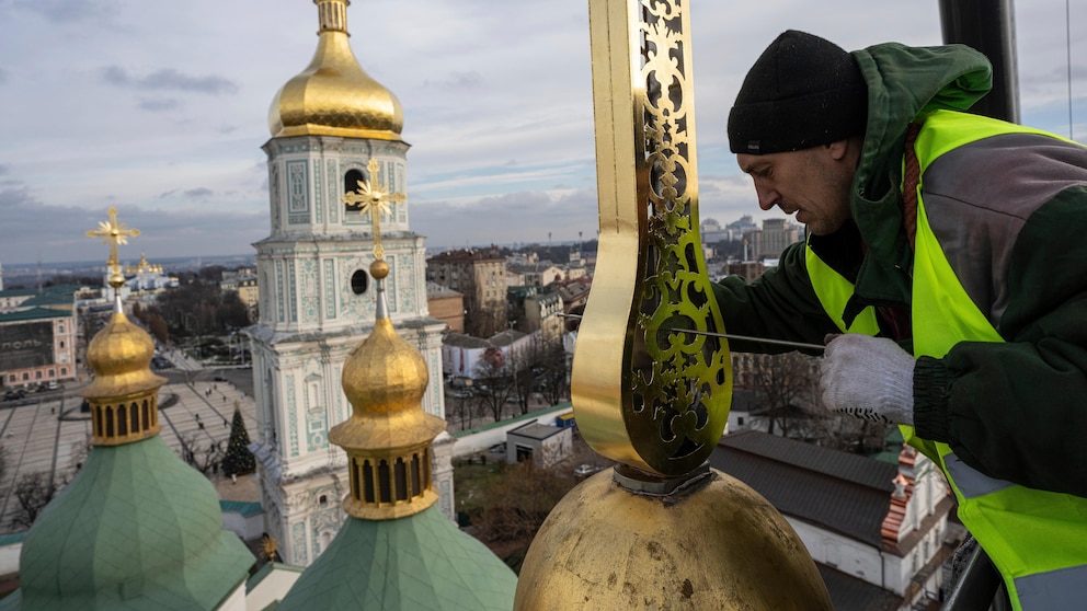 Restored golden crosses returned to the domes of Kyiv's St Sophia Cathedral by authorities