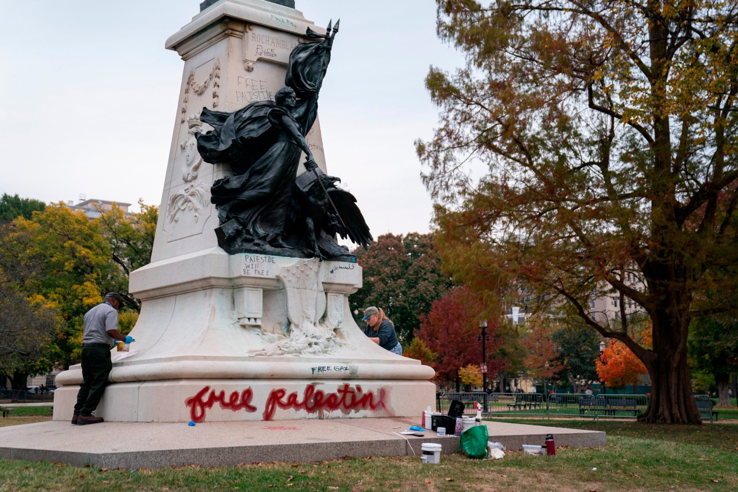 Temporary Closure of Lincoln Memorial Due to Vandalism with 'Free Gaza' Graffiti