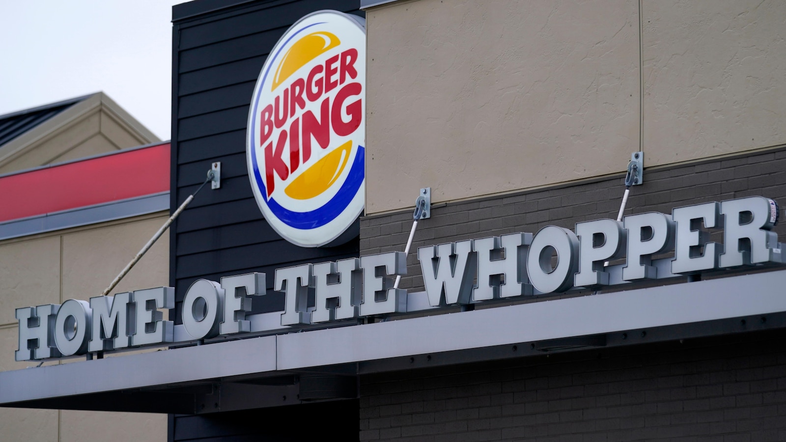 Burger King's Owner to Acquire Largest US Franchisee for Approximately $1 Billion