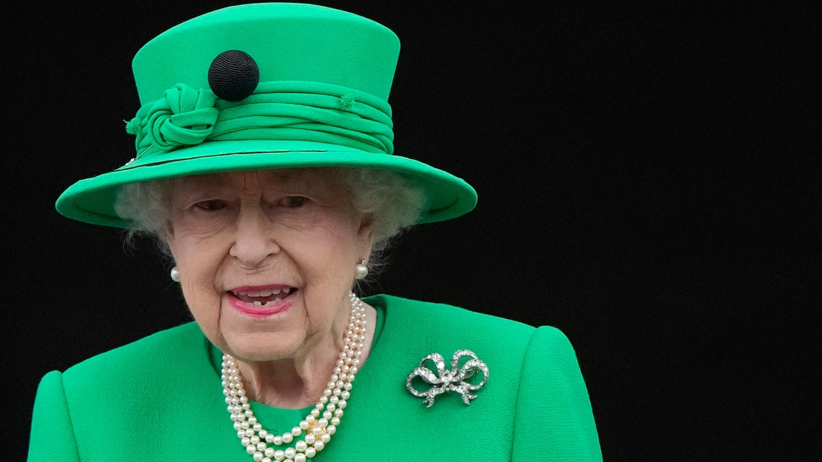 Fraudster Sentenced for Falsely Selling Queen Elizabeth II's Walking Stick