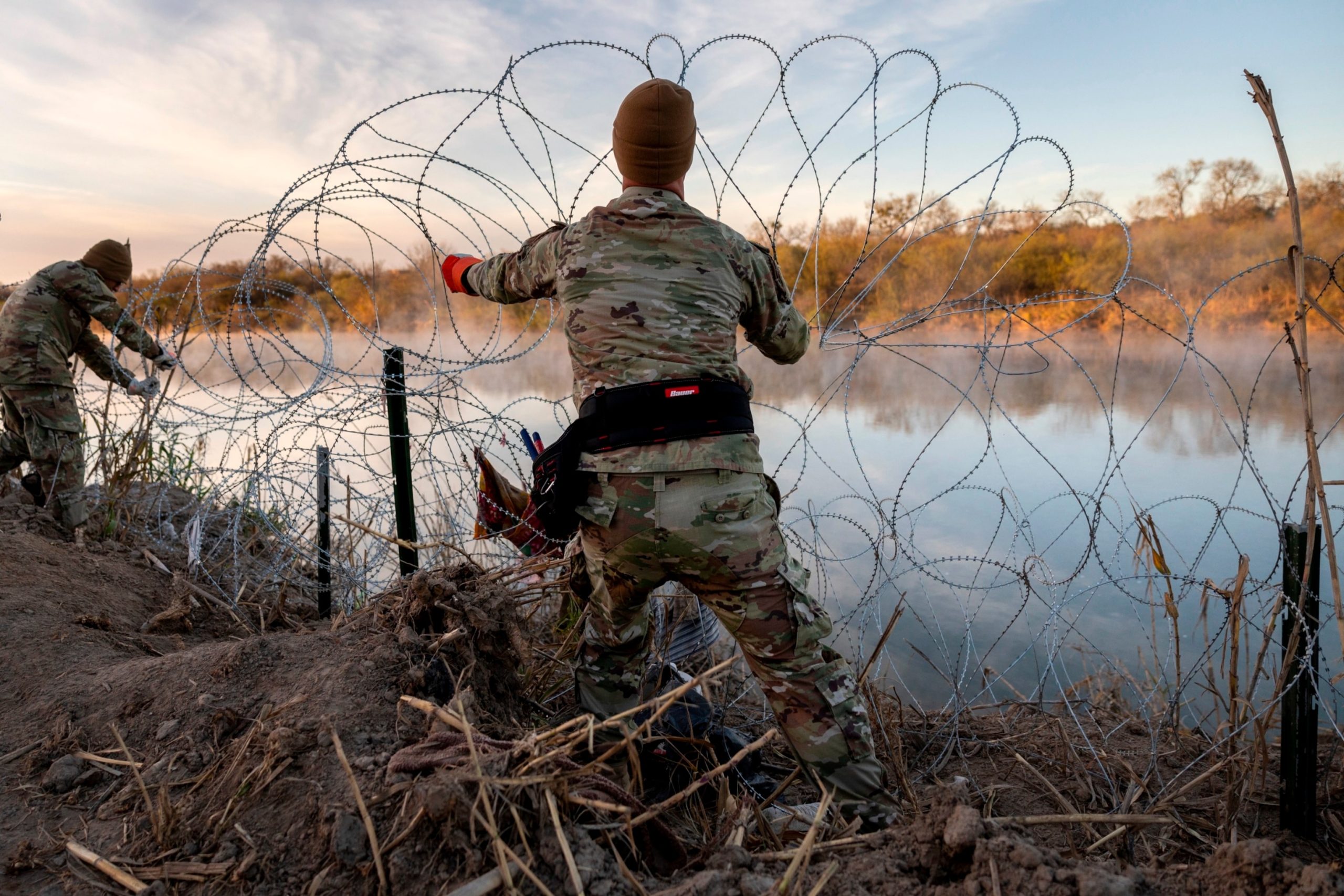 Supreme Court ruling permits federal agents to remove razor wire installed by Texas at the border