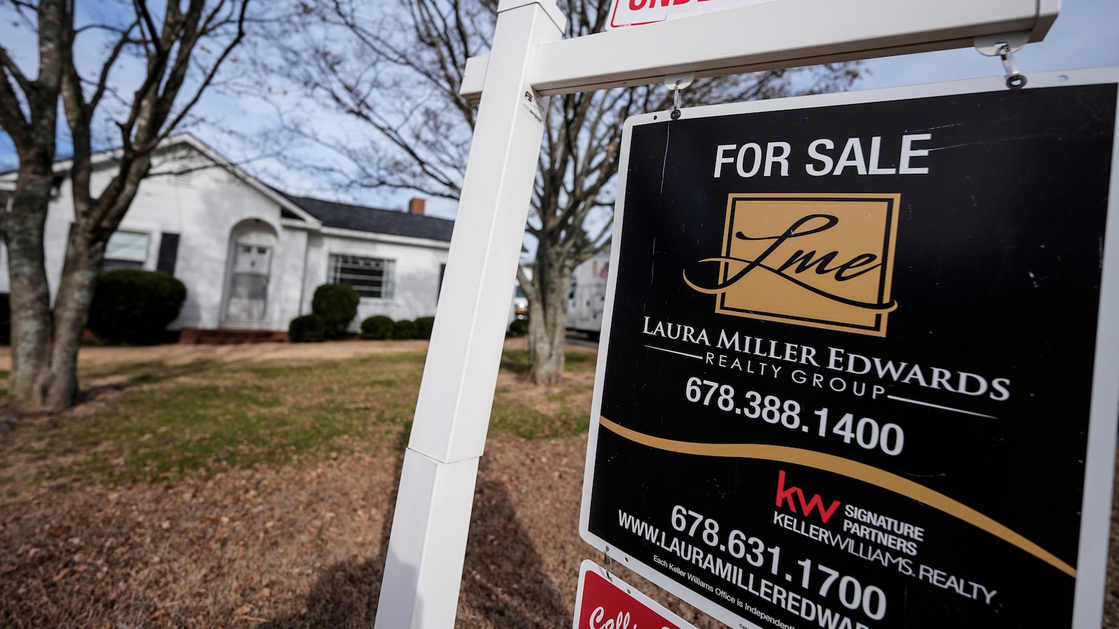 US Home Sales in 2023 Experience Significant Decline Due to High Mortgage Rates, Marking the Slowest Year in Nearly Three Decades